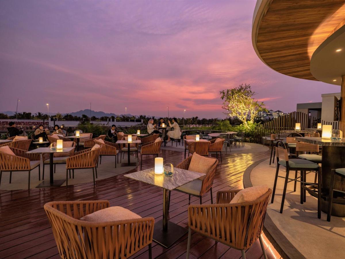 Oakwood Ha Long Hotel Exterior photo