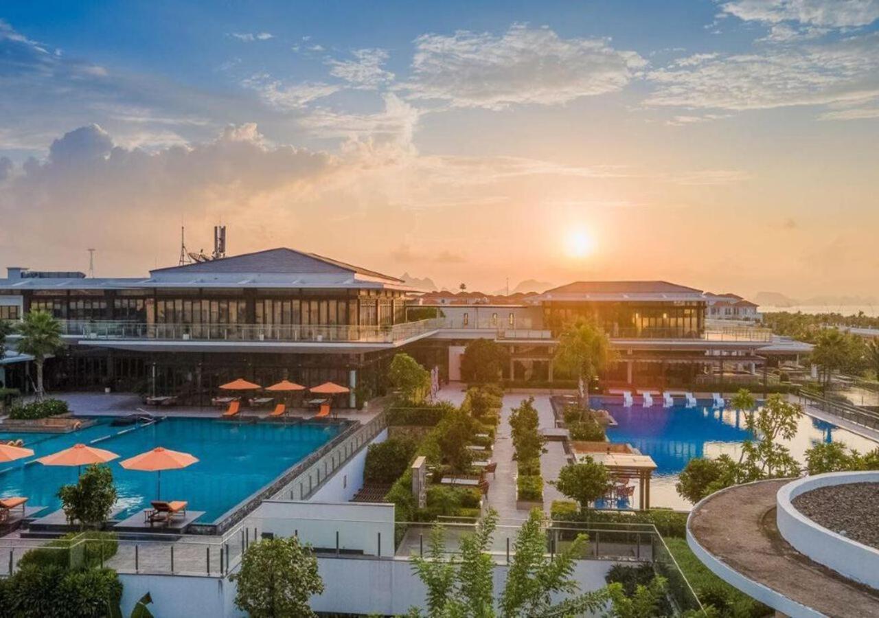 Oakwood Ha Long Hotel Exterior photo